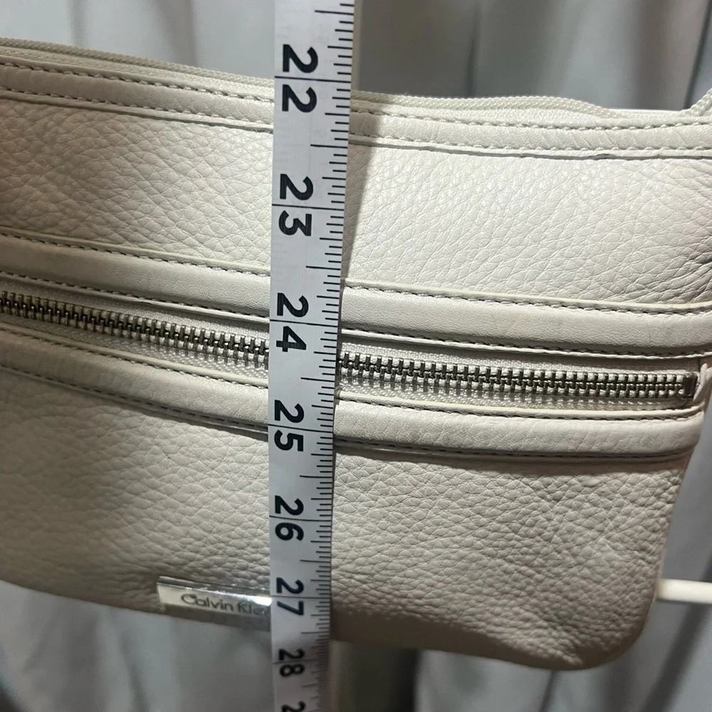 Calvin Klein Cream Shoulder Bag with Elegant Design - Picture 7 of 12